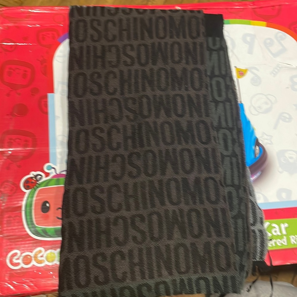Moschino scarf